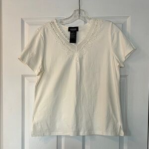🎉 2/$20🎉 Lindor Women's Ivory Lace Trim Tee